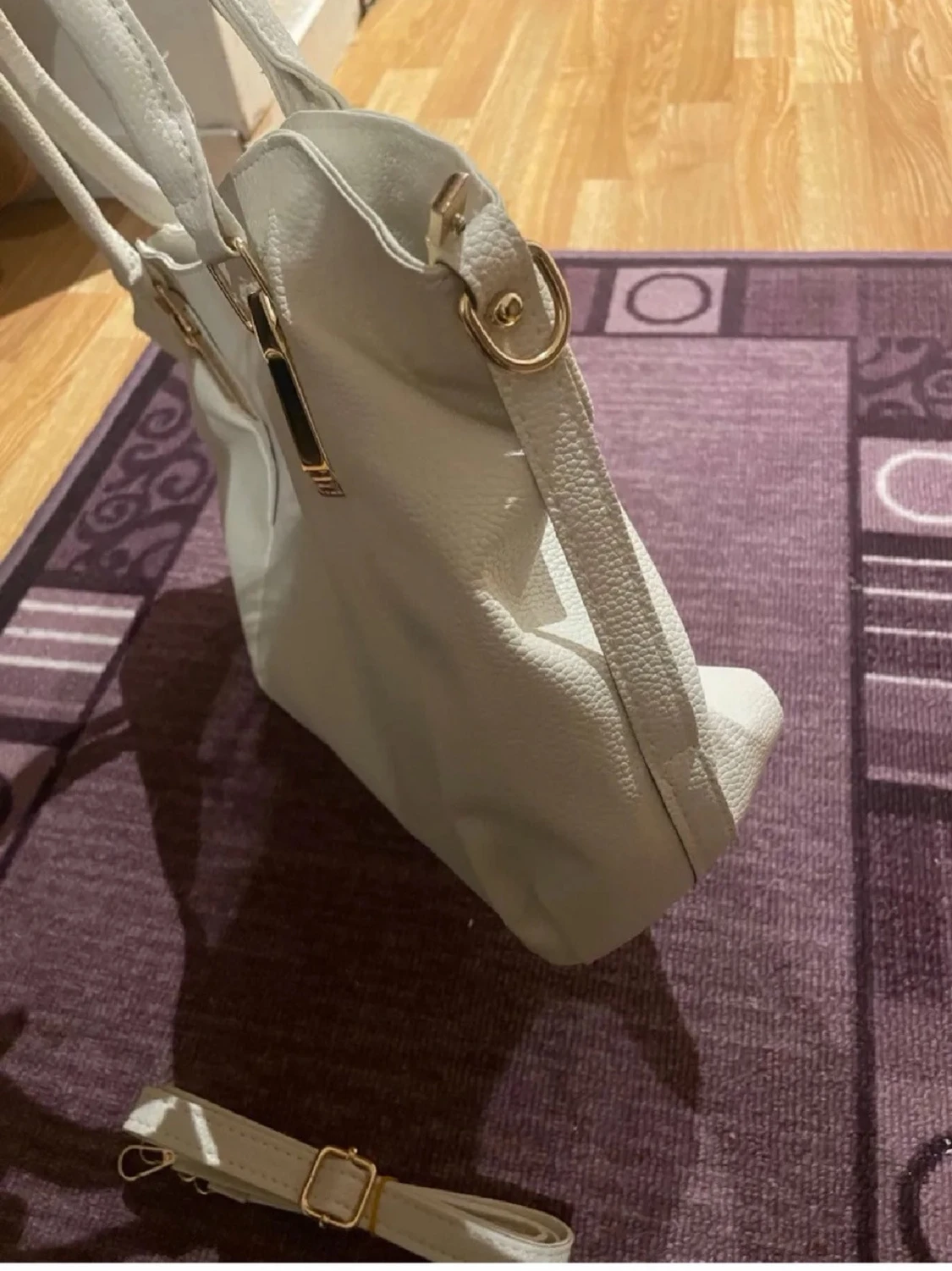 Vit handväska med gulddetaljer - 3