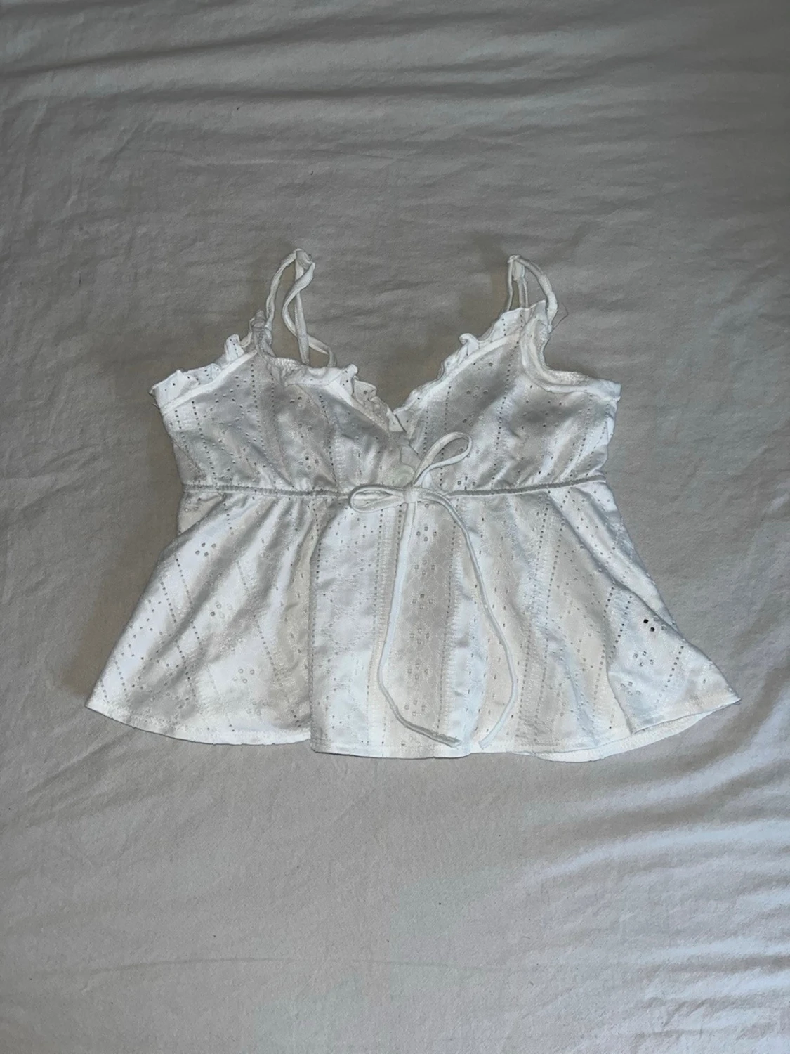 Vit linne med volanger  - 1