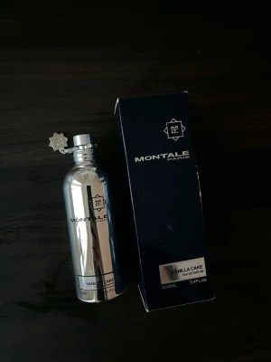 Montale Vanilla Cake EdP 100ml - Svårt att avgöra exakt hur mycket som är kvar då flaskan inte är genomskinlig , men när jag skakar så låter det ungefär som halva, kanske lite mindre än halva. Super trevlig doft! Nypris är över 1000kr 