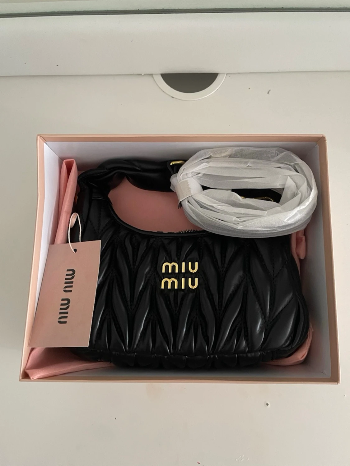 Svart quiltad handväska från Miu Miu - 2
