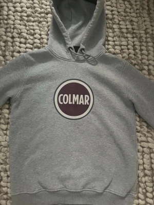 Colmar hoodie  - En grå hoodie från colmar andvänd fåtal gånger strl XS