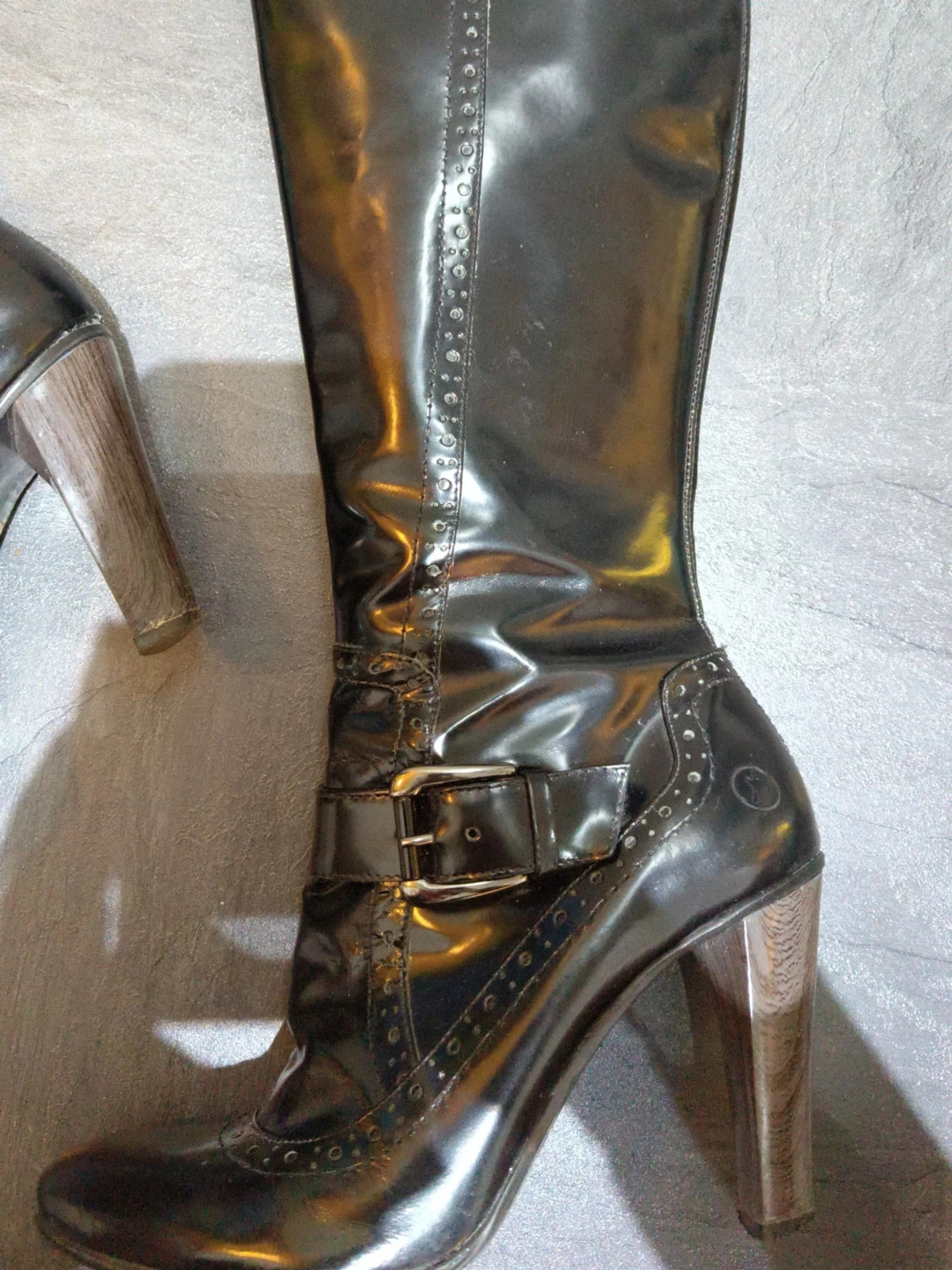 Svarta höga boots med klack och spänne - 3