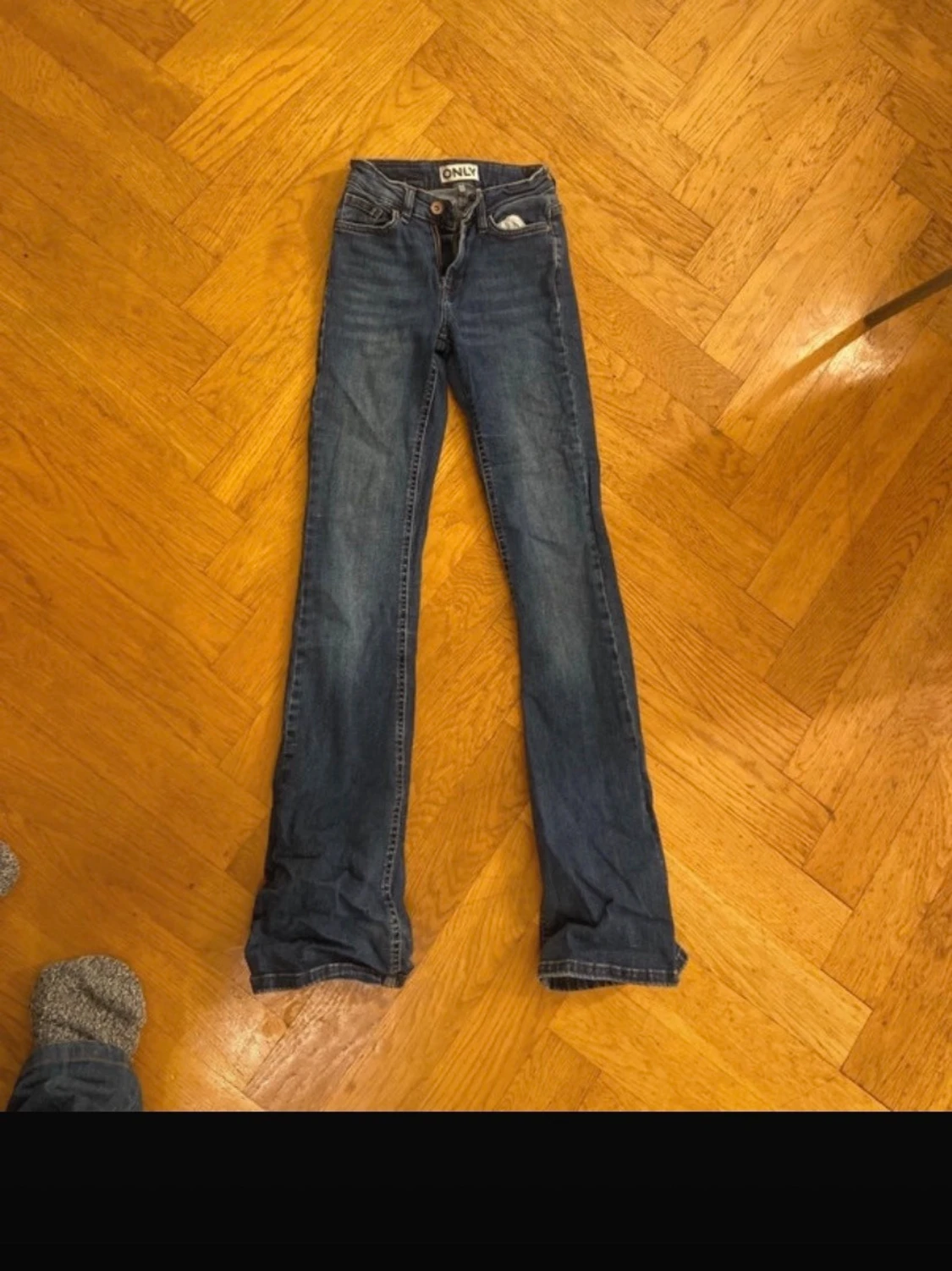 Blå bootcut jeans från ONLY