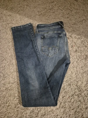 Slitna replay jeans - Säljer mina Replay jeans 