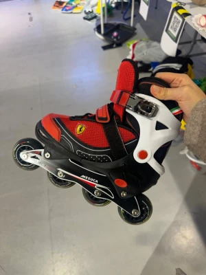 Ferrari rullskridskor  - Knappt använd och bra
