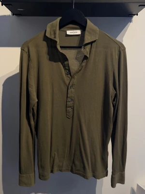 Gran Sasso Long Sleeve Polo Shirt - Tja! Säljer denna Gran Sasso Long Sleeve Polo i storlek S/46 i nyskick! Nypris ca 2300!