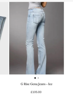Ljusblå bootcut jeans från G Rise - Snygga ljusblå jeans från G Rise med bootcut-snitt och klassisk femficksdesign. Jeansen har en hög midja och är tillverkade i mjukt denim-material som ger en skön passform. Perfekta för dig som gillar en avslappnad men stilren look. Säljer för dem är för korta för mig!💕Älskar dessa jeansen o dem är köpte för ca 1200kr o är i storlek xs short!💕