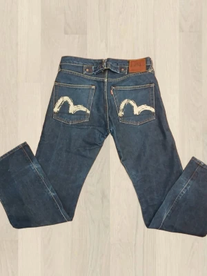 Evisu jeans  - Säljer ett par unika Evisu jeans i mörkblå denim. Högkvalitativt japanskt denim. Pris kan diskuteras