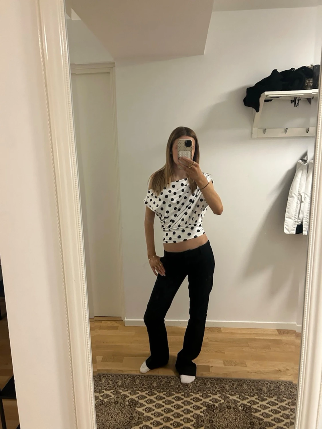 Vit prickig omlott topp - 1