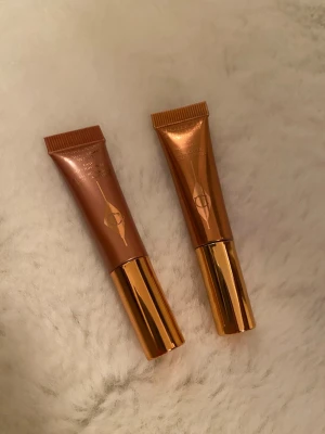 Charlotte Tilbury highlighter duo - beauty wands från Chatlotte tilbury. En highlighter (spotlight) och en highlighter-blush (pinkgasm) 5 ml i varje. endast testade