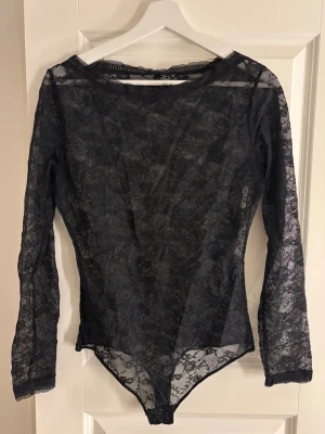 Spets body  - Svart spets body från intimissimi i fint skick!🖤Vet ej storlek men skulle säga S/M