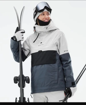 Montec Skidjacka  - Säljer nu min vadderade skidjacka ifrån montec. Inte mycket använd. Finns fler bilder om det önskas 