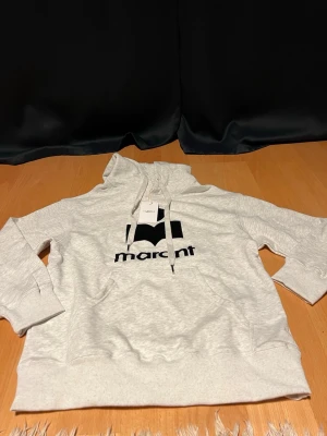 Isabel marant hoodie - Sprillans ny hoodie jag fick i julklapp. Passar inte riktigt. Storleken är s