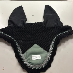 Huva till häst stl. Full - Fin huva från Equito i stl. Full. Tvättar den innan leverans. Använd fåtal gånger och är i bra skick. Orginal pris, 399kr. Skriv vid intresse💕
