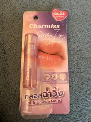 Charmiss Glitter Lip Gloss GL01 - Charmiss Glitter Lip Gloss i nyansen GL01 är ett glittrigt läppglans. (Non sticky) 