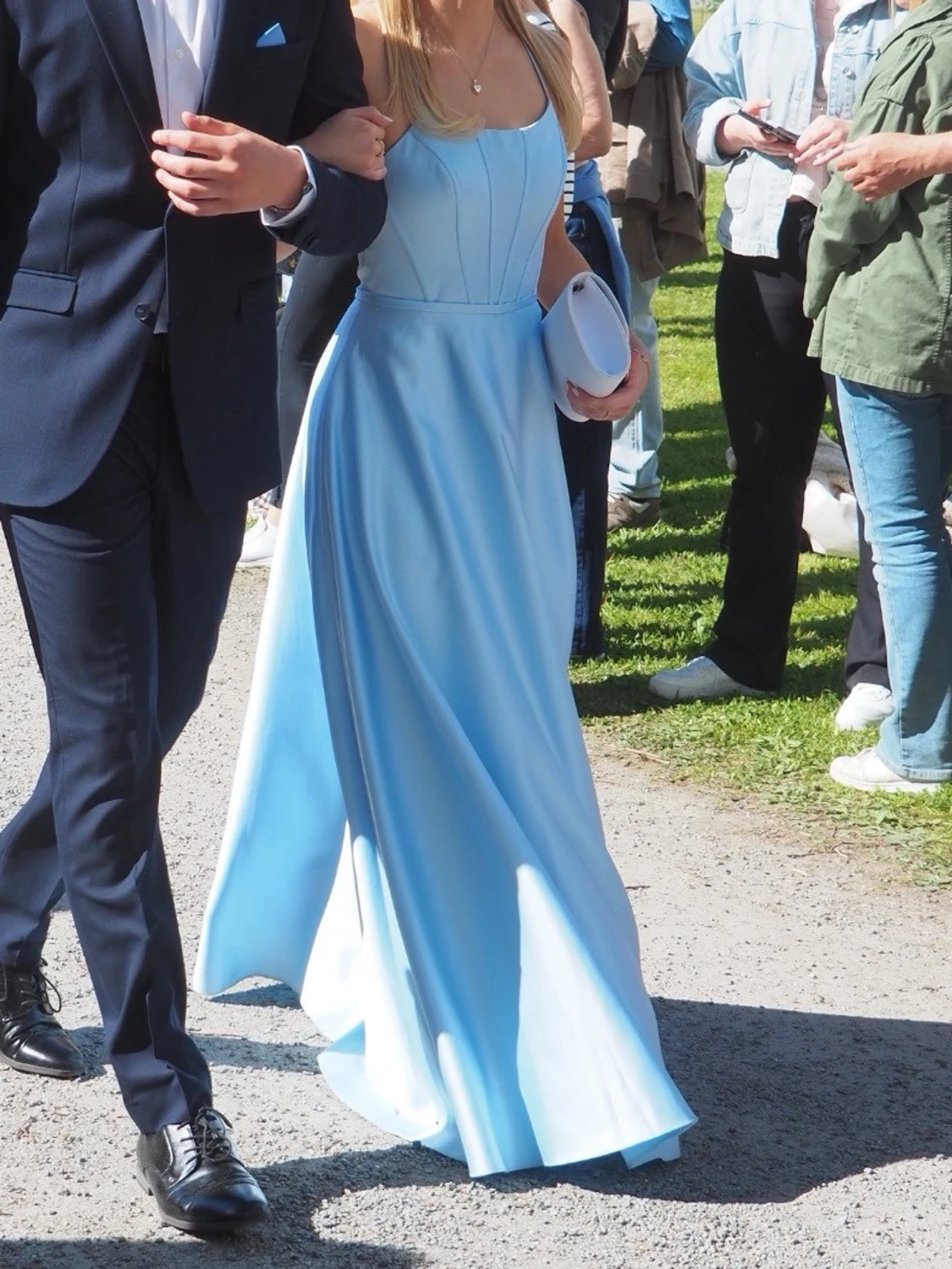 Ljusblå långklänning i satin - 3