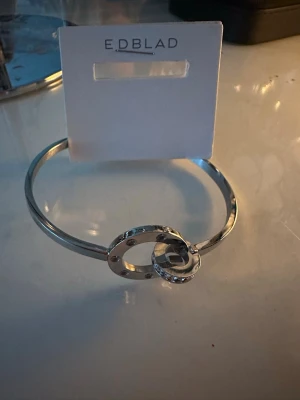 Edblad armband  - Säljer armband i silver aldrig använd då jag är guld. 