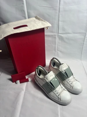 Valentino Garavani skor - Valentino Garavani Open skor storlek 36,5 sulans mått: 24cm 📏 mycket fint skick, allt original medföljer!