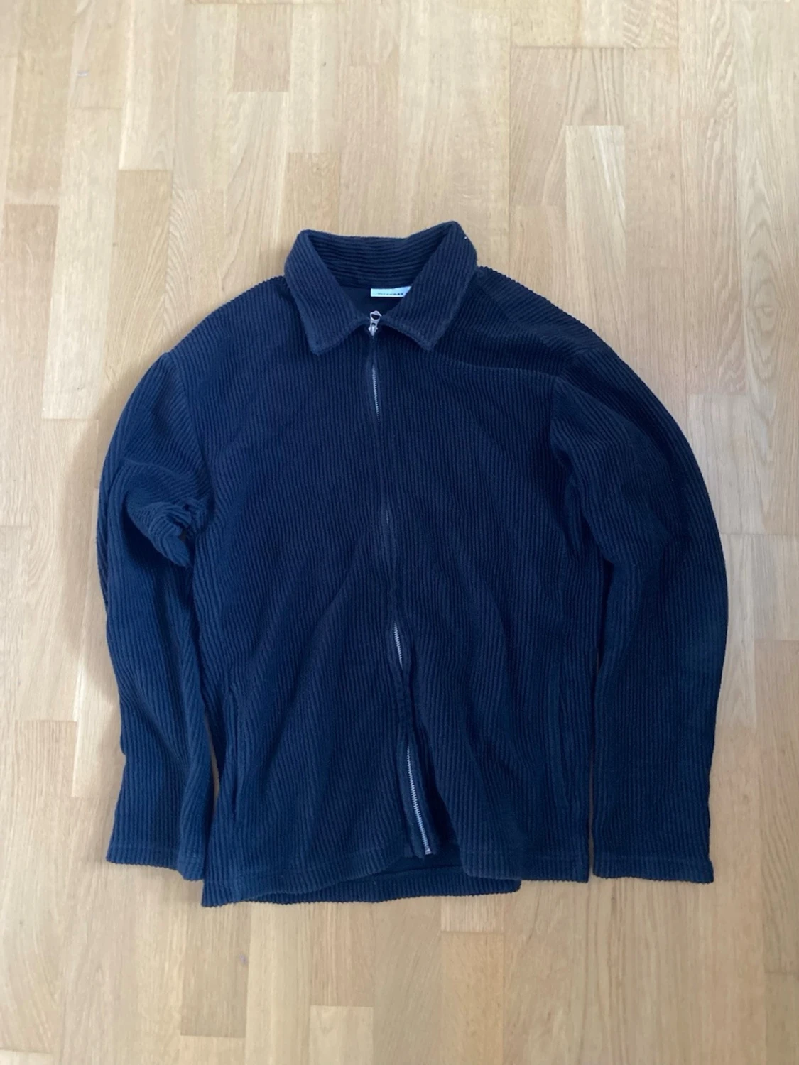 Svart manchesterjacka från Weekday - 2