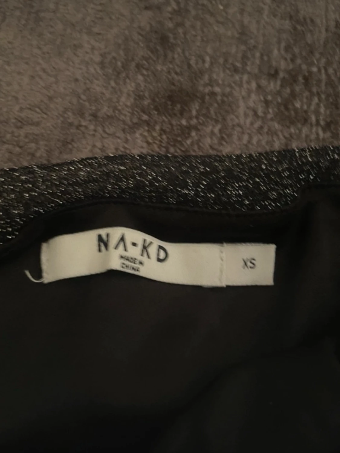 Glittrig offshoulder topp från NA-KD - 2