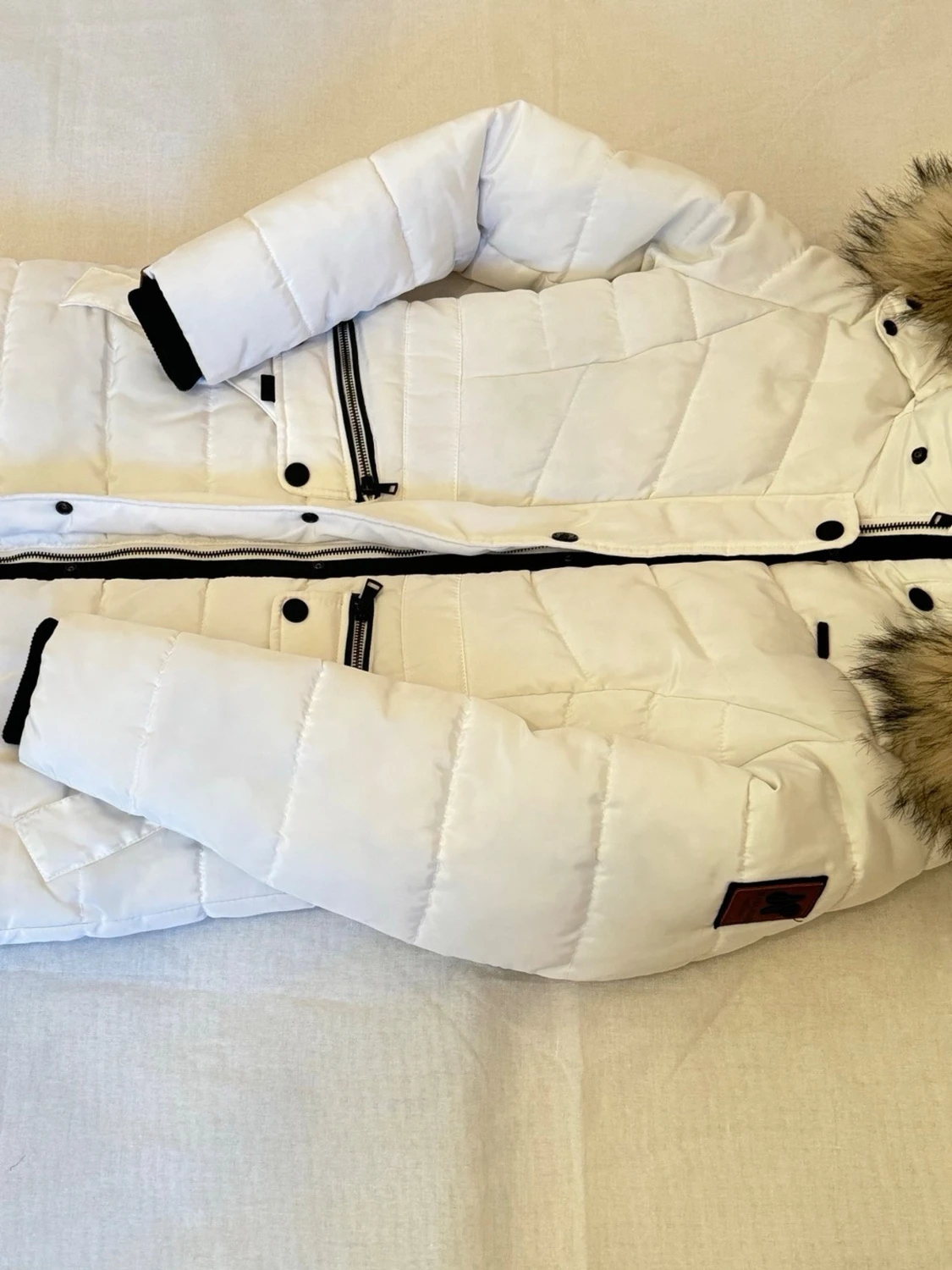 Vit lång vinterjacka med fuskpäls – varm & stilren i storlek small från Zalando - 2