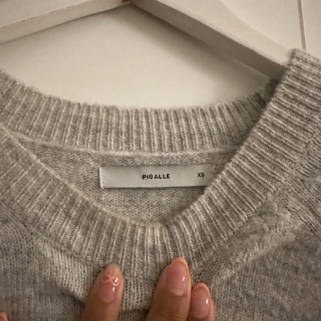 Grå stickad tröja  - 3