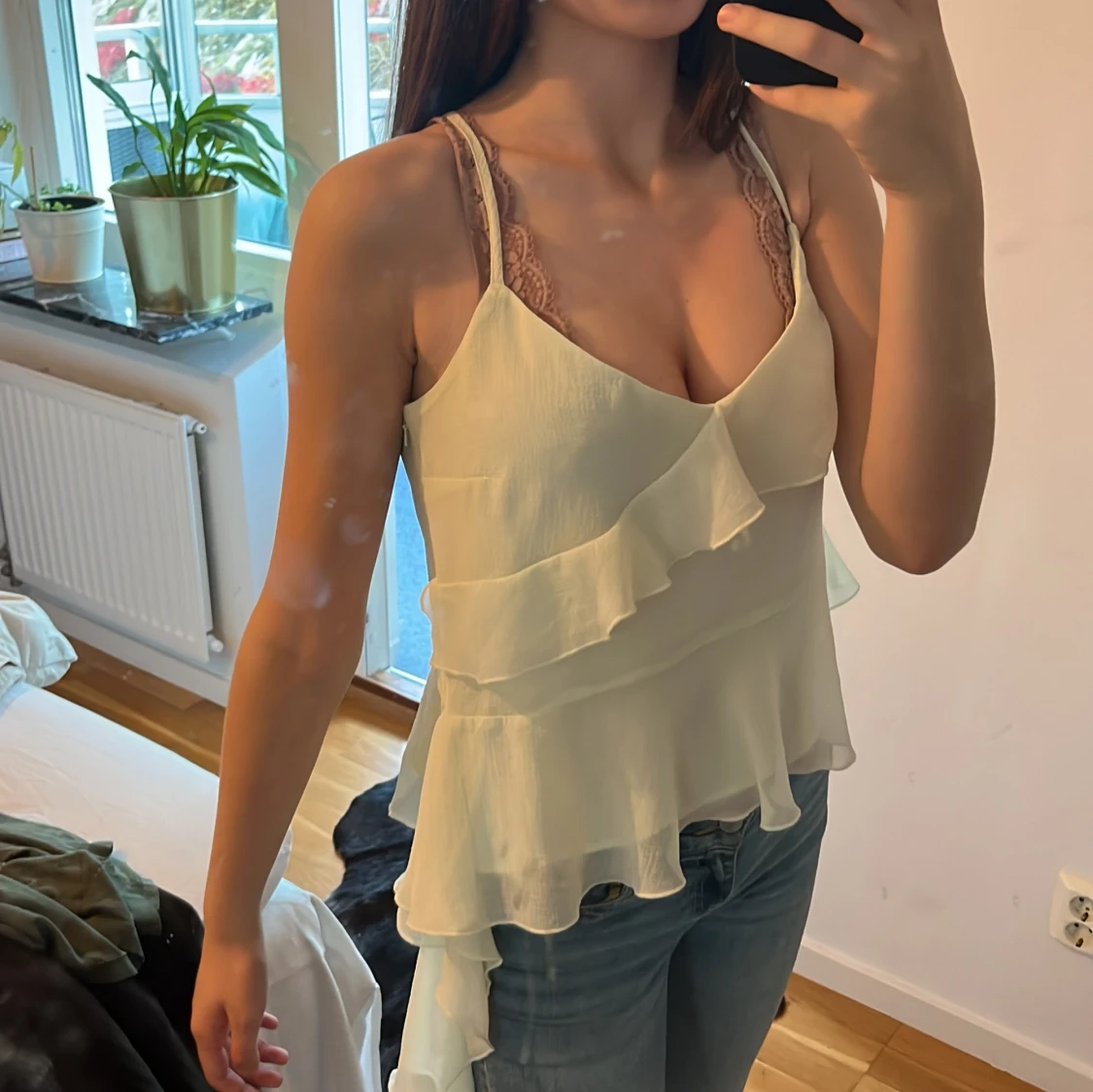 Ljusgrön volangtop med smala axelband