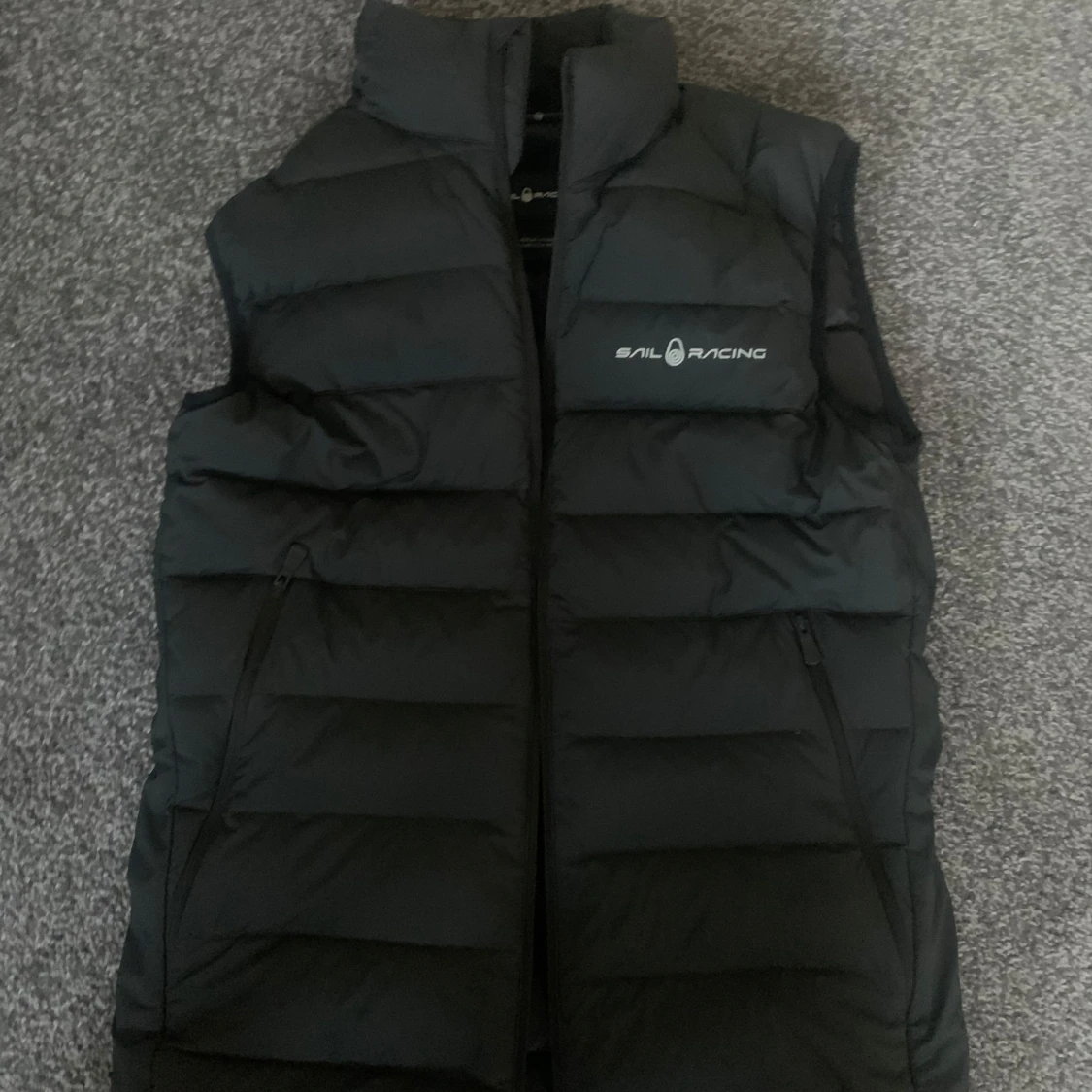 Svart dunväst från Sail Racing - 1
