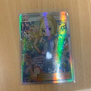 Pokémon samlarkort - holografiska - Säljer lite Pokémon kort äkta korten är Lilie,toxicroak EX och Gardevoir EX och dom andra är fake men skriv privat om ni vill ha mer bilder  