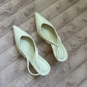 Klackar med spetsig tå - Aldrig använda