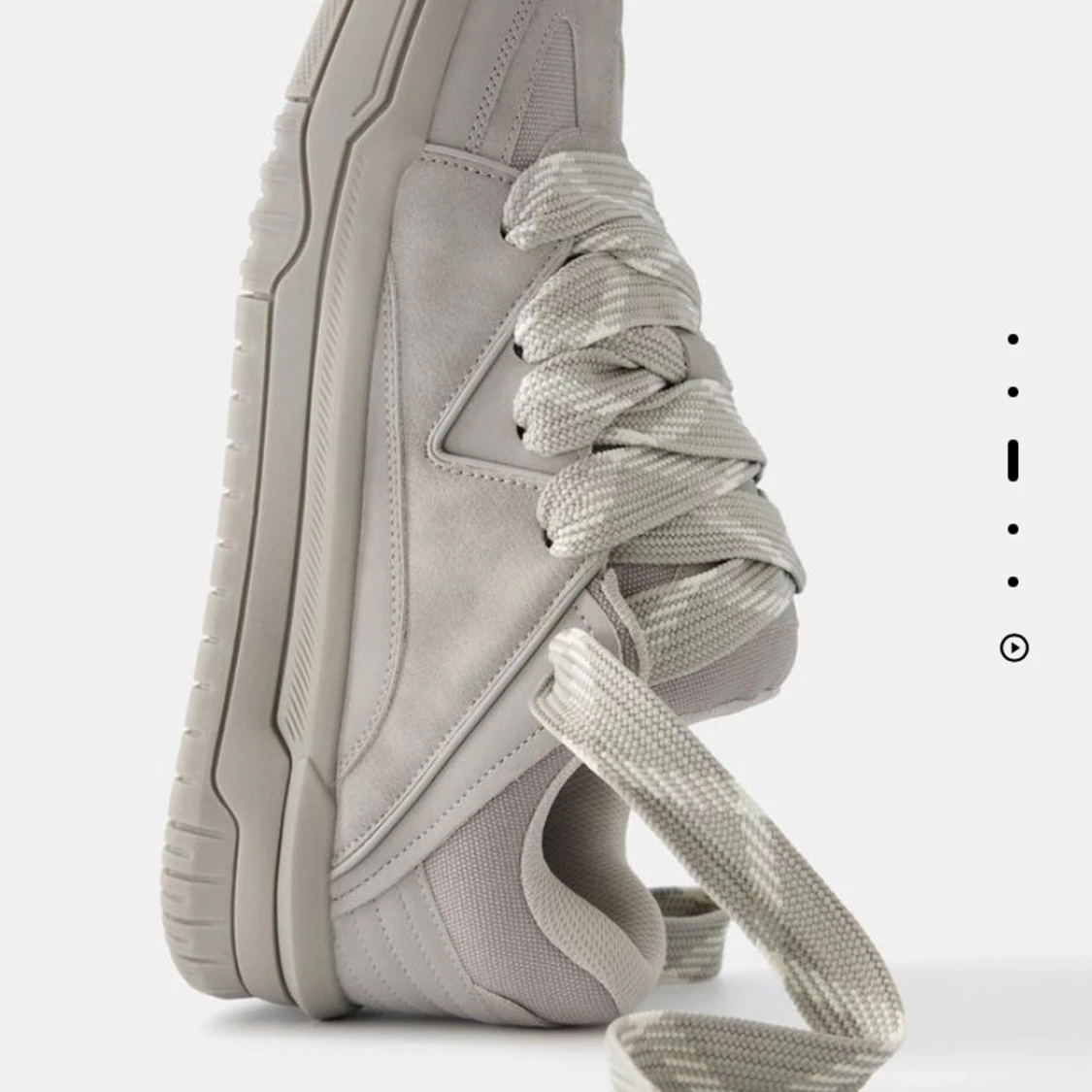 Gråa skor från Bershka  - 2