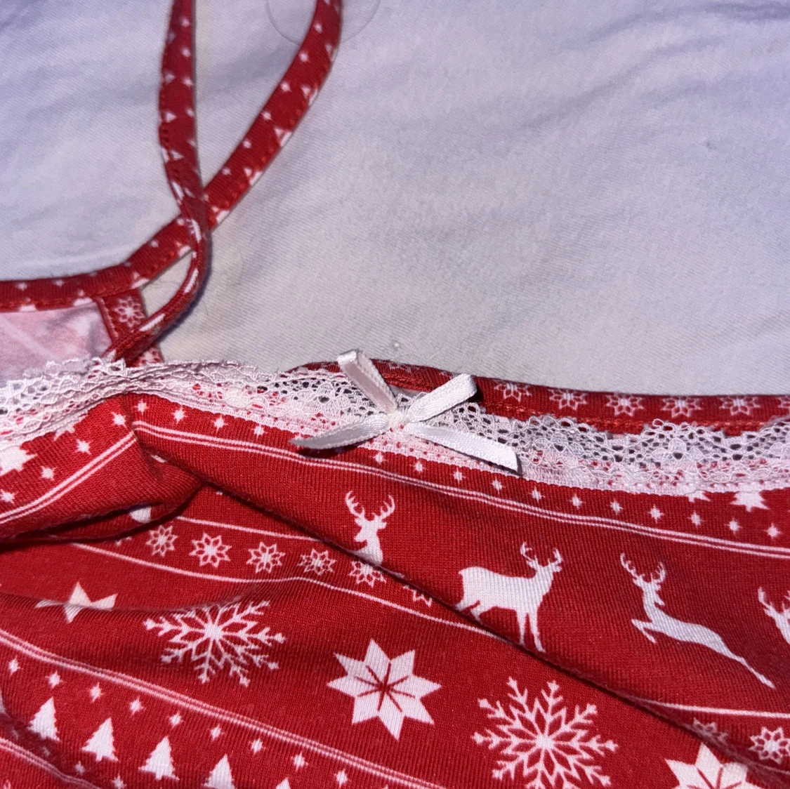 Röd julig linnetopp med spets - 2