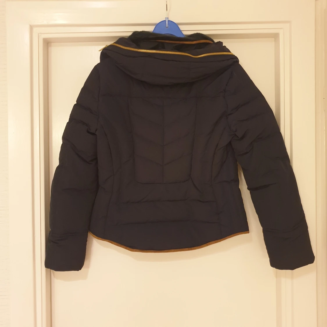 Marinblå pufferjacka från Zara Basic - 2