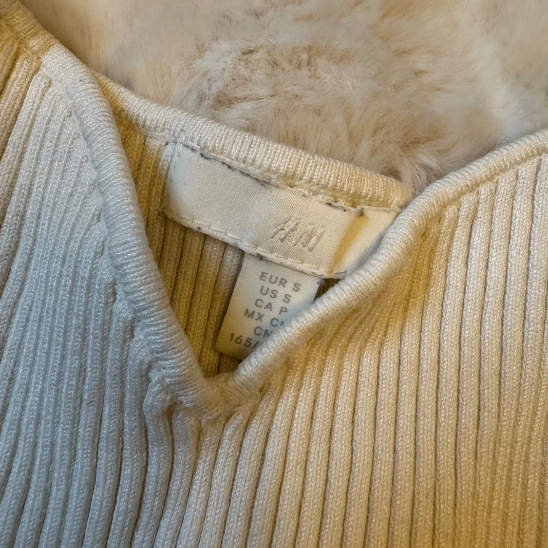 Ribbad vit linnetopp från H&M - 1