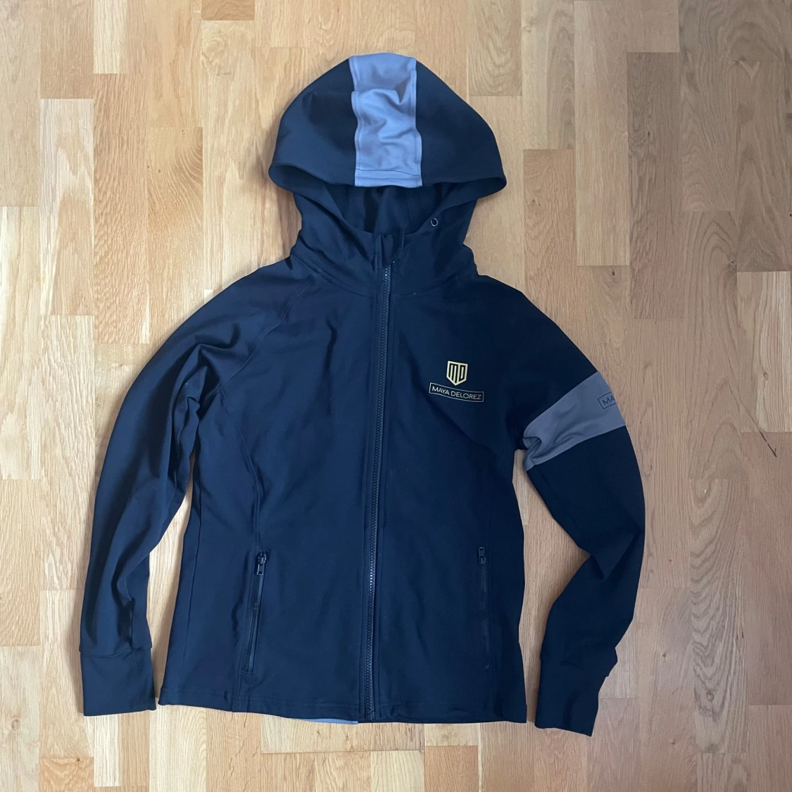 Svart jacka från Maya Delorez