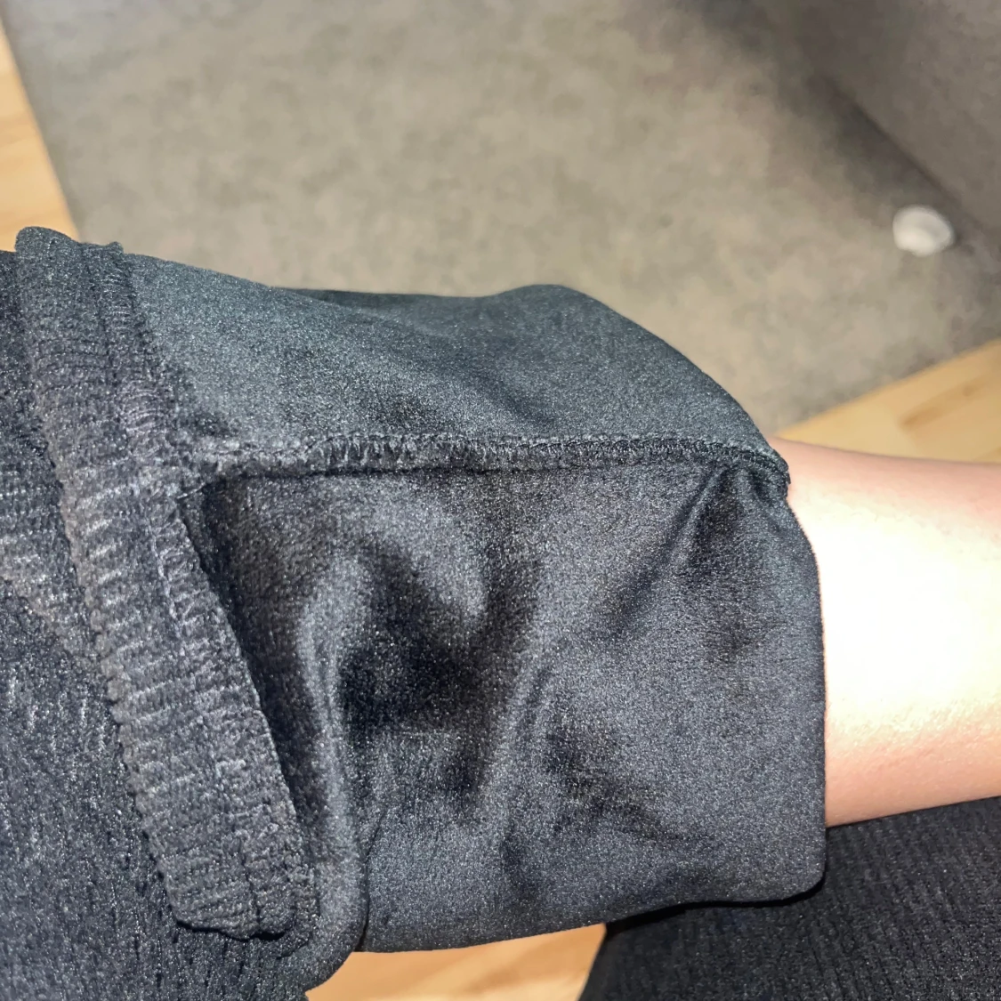 Svarta mjukisbyxor med manchester tyg och snörning - 3