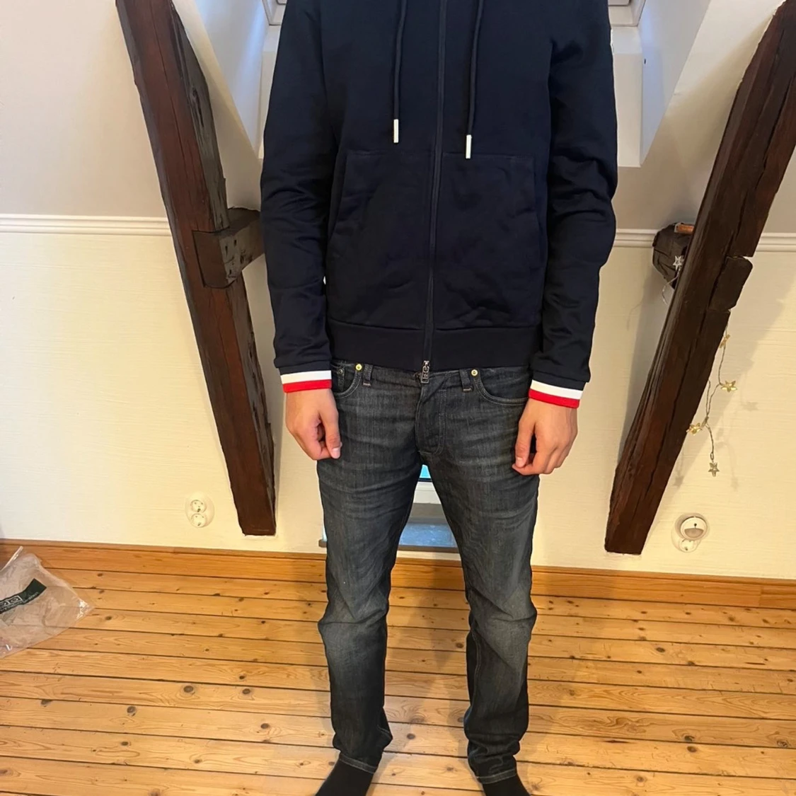 Mörkblå hoodiejacka från Moncler