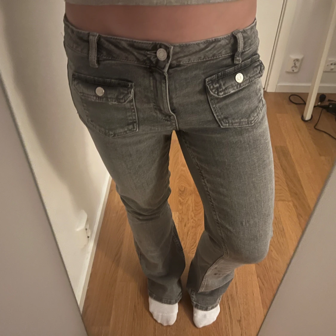 Grå bootcut jeans