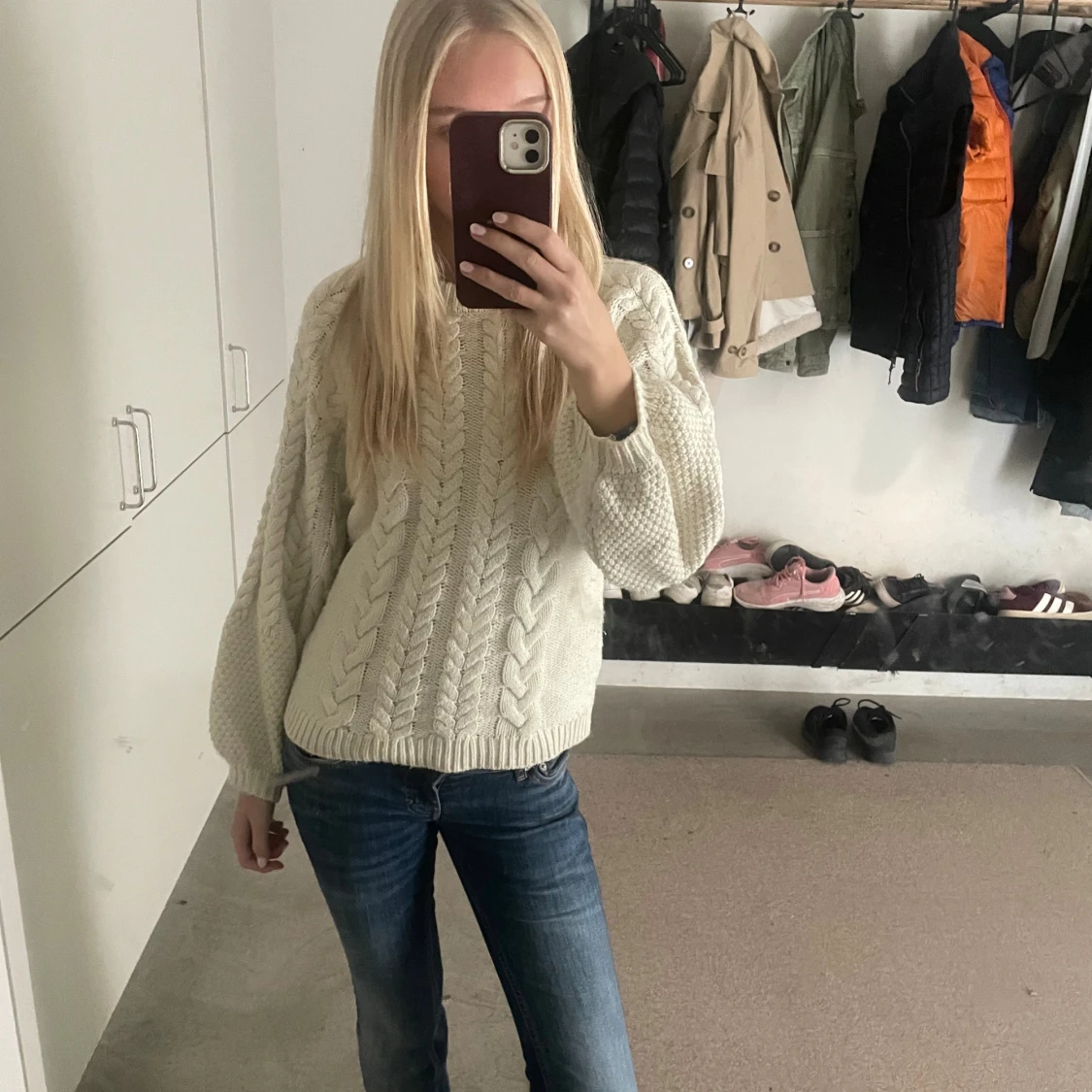 Vit stickad tröja från NA-KD