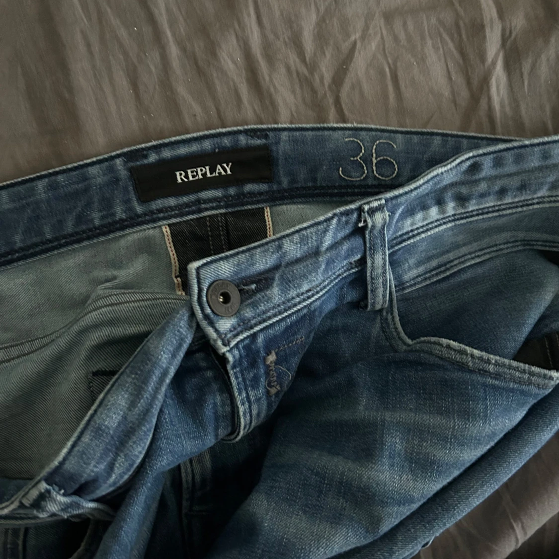 Blå Replay jeans i rak modell - 2