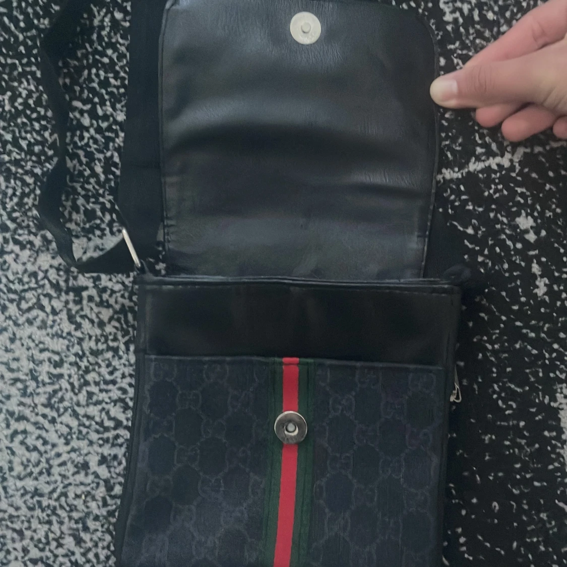 Fin väska från välkänt märke  - 1