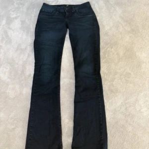 Ltb jeans - Storlek 25/36 och i färgen nattblå, jag är 170 cm och dom är alldeles för långa på mig så skulle passa någon som är över 175 cm, lånade bilder men har egna vid intresse❣️