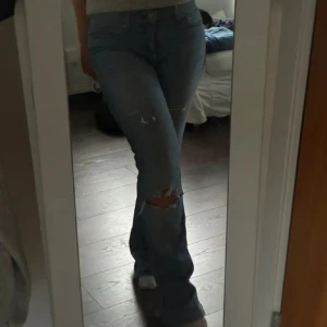 Levis jeans lågmidjade  - Supersnygga Levis jeans med slitningar 🫶