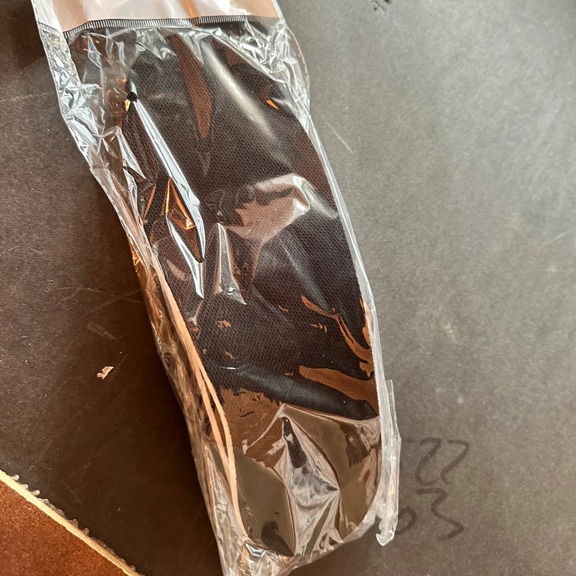 Svarta och vita iläggssulor