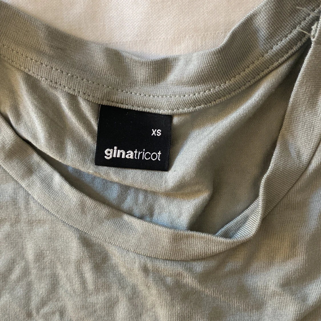 Ljusgrön basic t-shirt  - 1