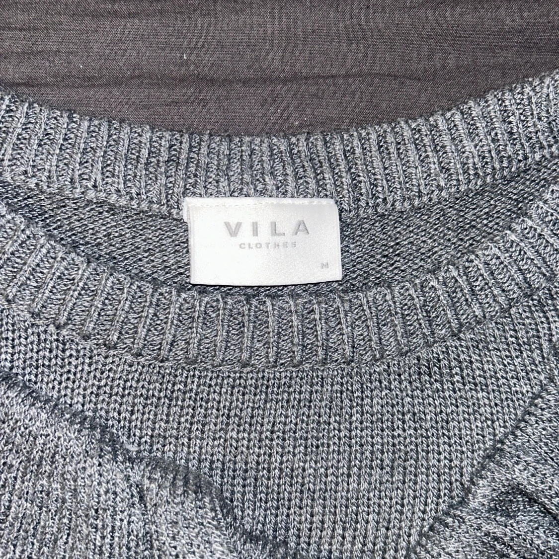 Grå stickad tröja - 2