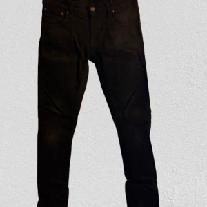 Nudie jeans - Svarta nudie jeans | modell tight terry | storlek W28 L32 | endast klippt tagsen och haft de en gång