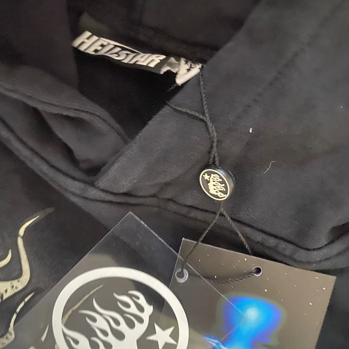 Svart hoodie från Helstar Records - 3