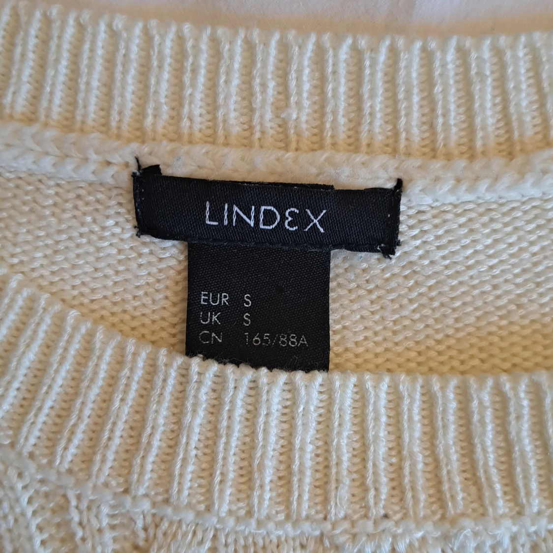 Vit kabelstickad tröja från Lindex - 3