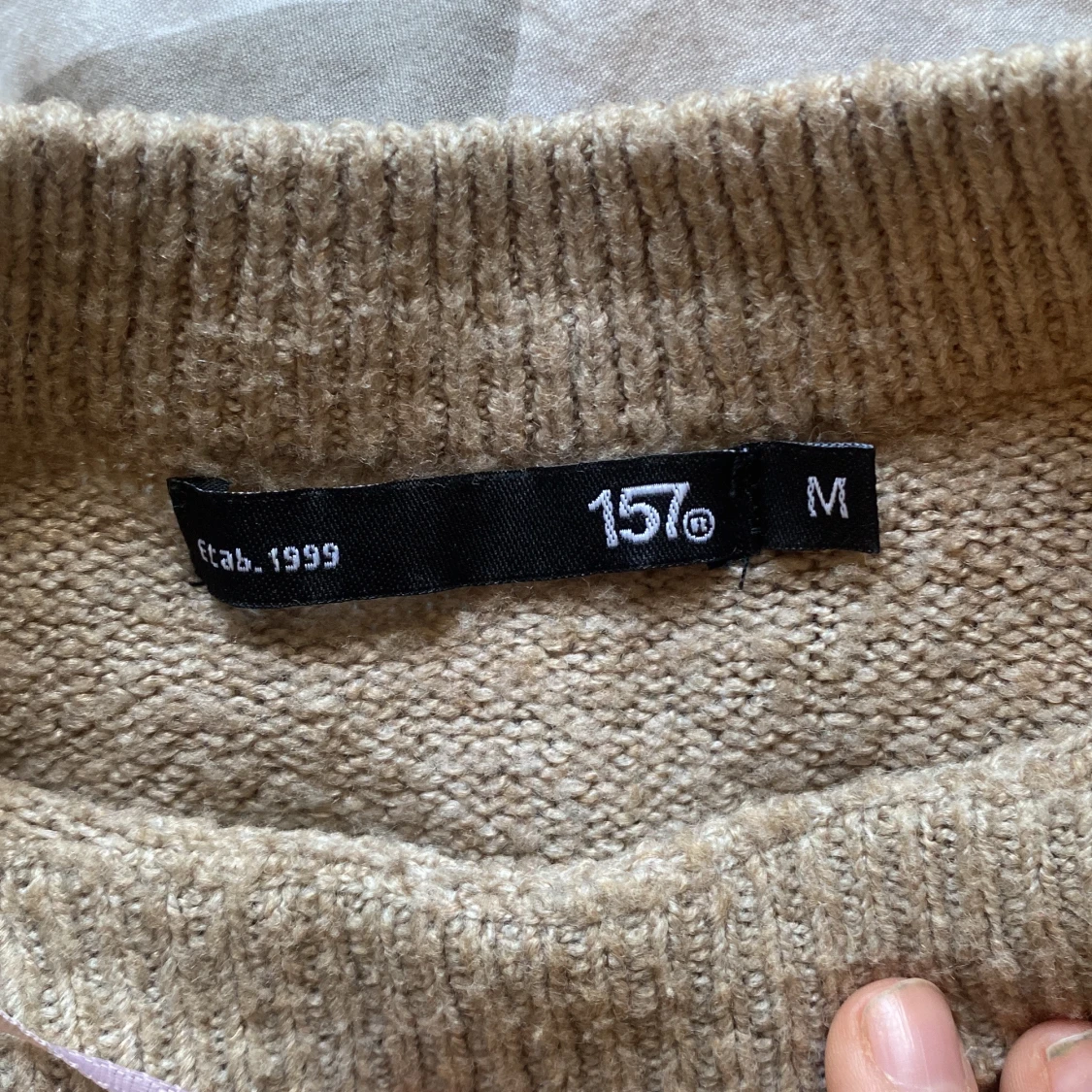 Beige stickad tröja från 157 - 1